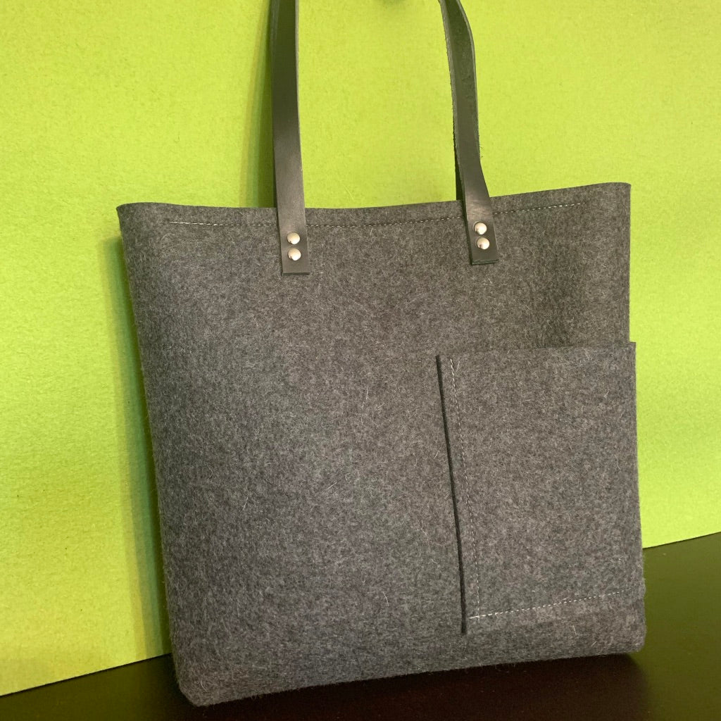 Side Pocket Medium: Felt Tote