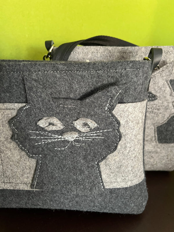 *CAT LADY Pocket CROSS BODY