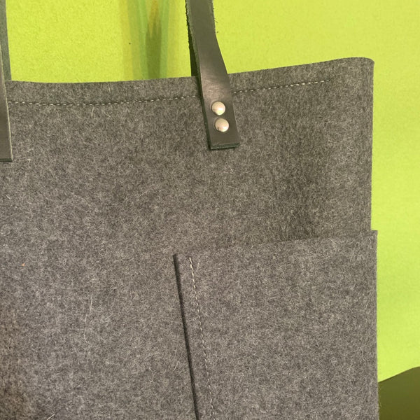 Side Pocket Medium: Felt Tote